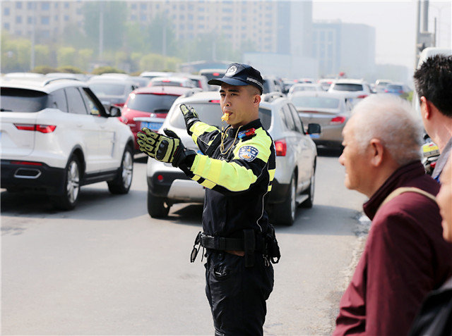 kaiyun体育-河南一高校招生科副科长被举报聚众淫乱，校方：纪委已介入核查