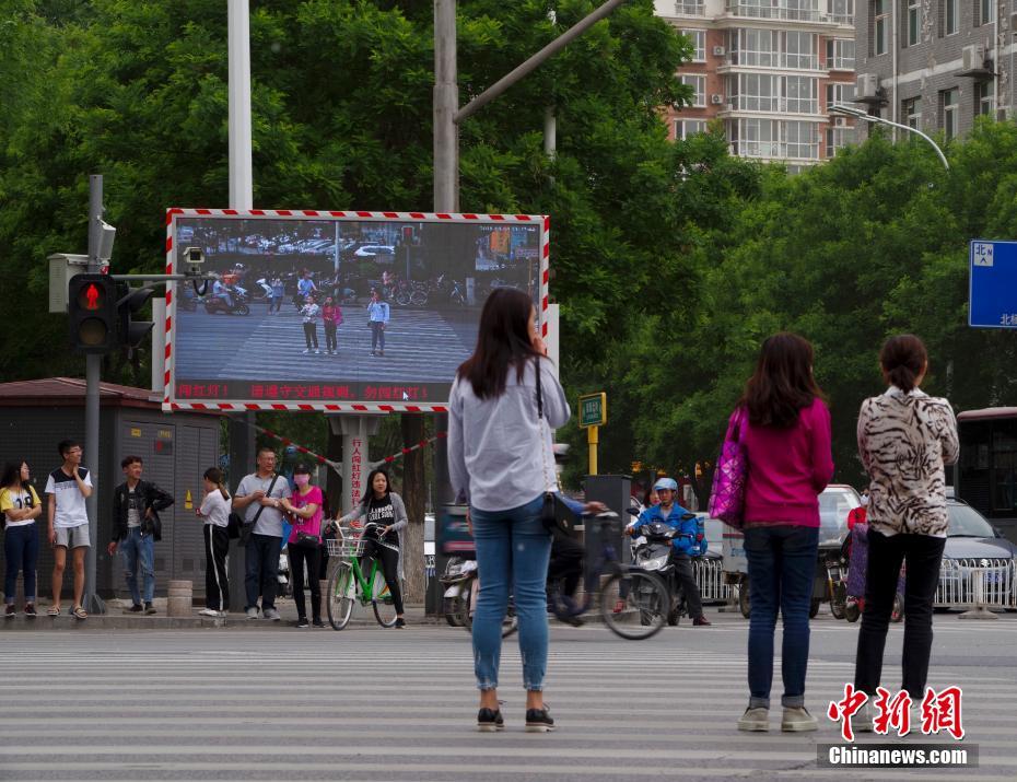 爱游戏ayx官网登录入口-为什么经常见到德国二战时期武器装备浪费吨位严重这个说法？