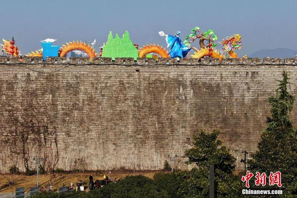 乐竞体育链接入口-江西南昌发生一起交通事故，驾驶员突发心脏不适失去意识
，已造成 3 人死亡 7 人受伤，具体情况如何？