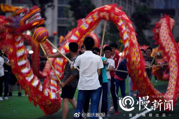 天博综合app克罗地亚-香港街头惊见“洗衣机”起火吓坏内地女！网民嘲见识少